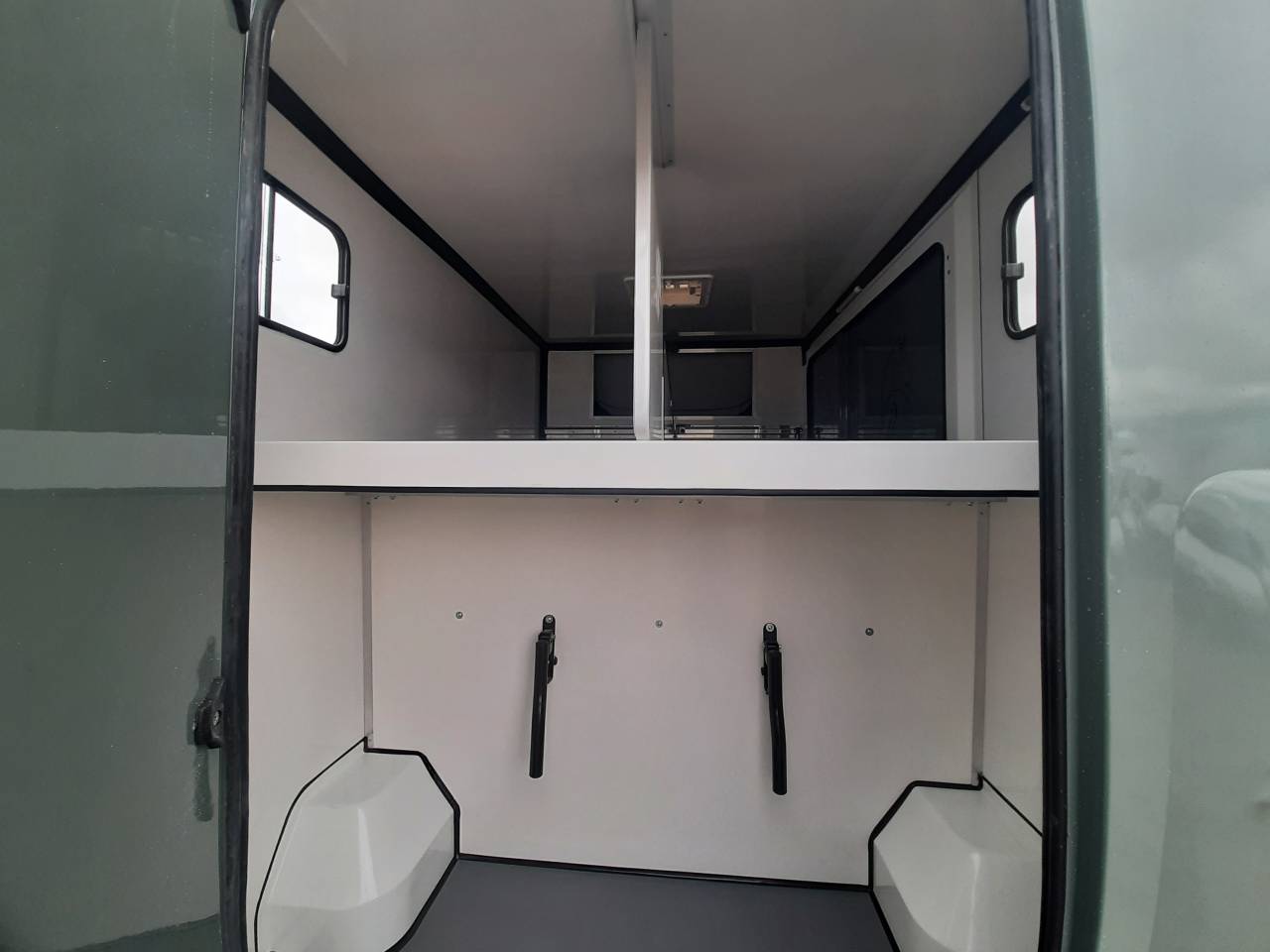 Kleine paardenvrachtwagen (B rijbewijs) Renault Master 2018 Tweedehands