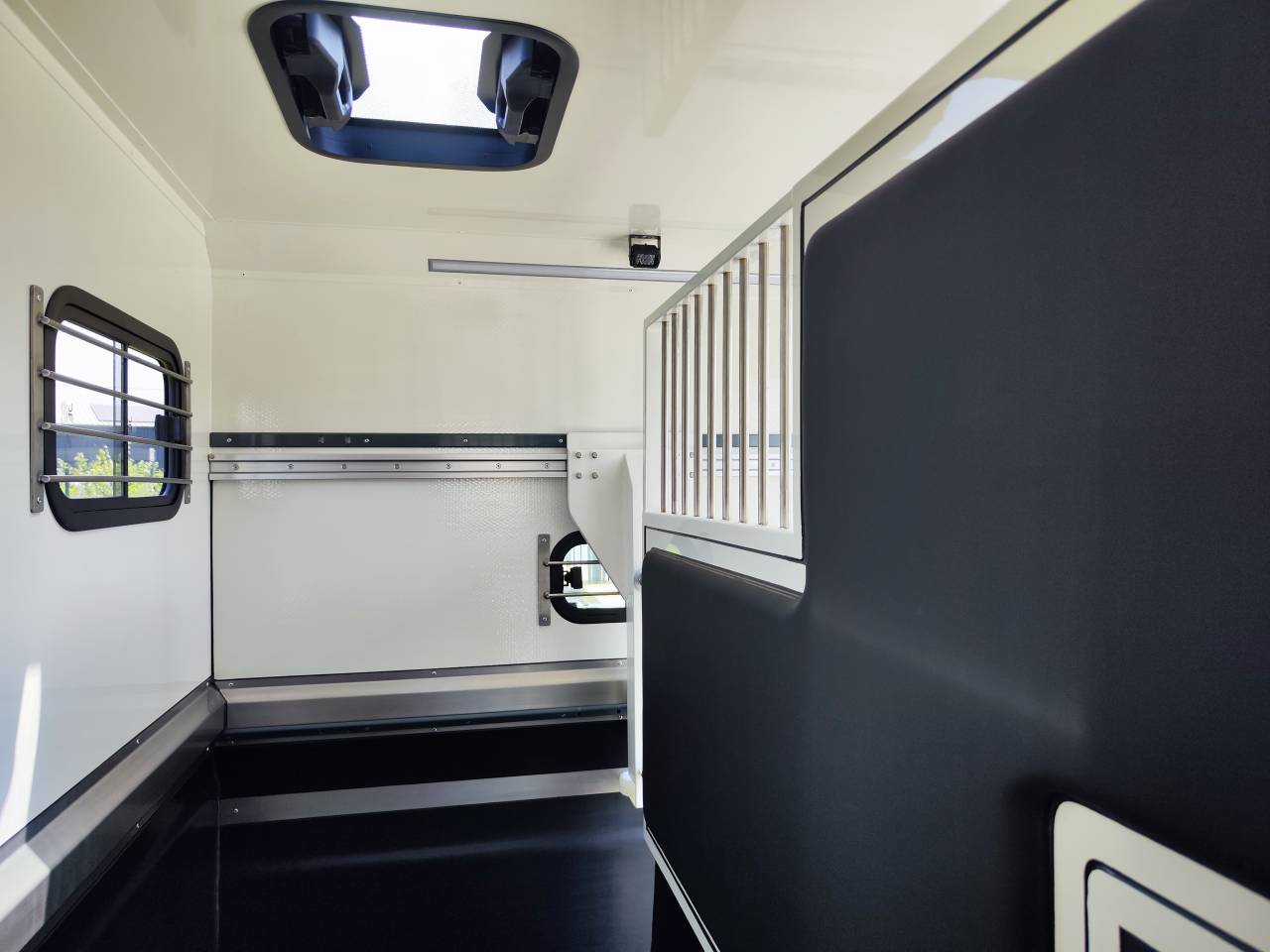 Kleine paardenvrachtwagen (B rijbewijs) Ameline HARAS  2026 Tweedehands