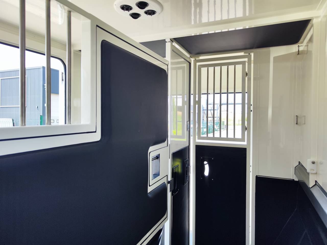 Kleine paardenvrachtwagen (B rijbewijs) Ameline HARAS  2026 Tweedehands