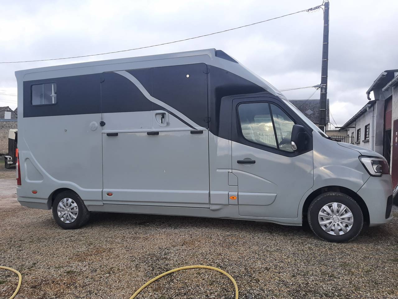 Kleine paardenvrachtwagen (B rijbewijs) Renault Master 2020 Tweedehands