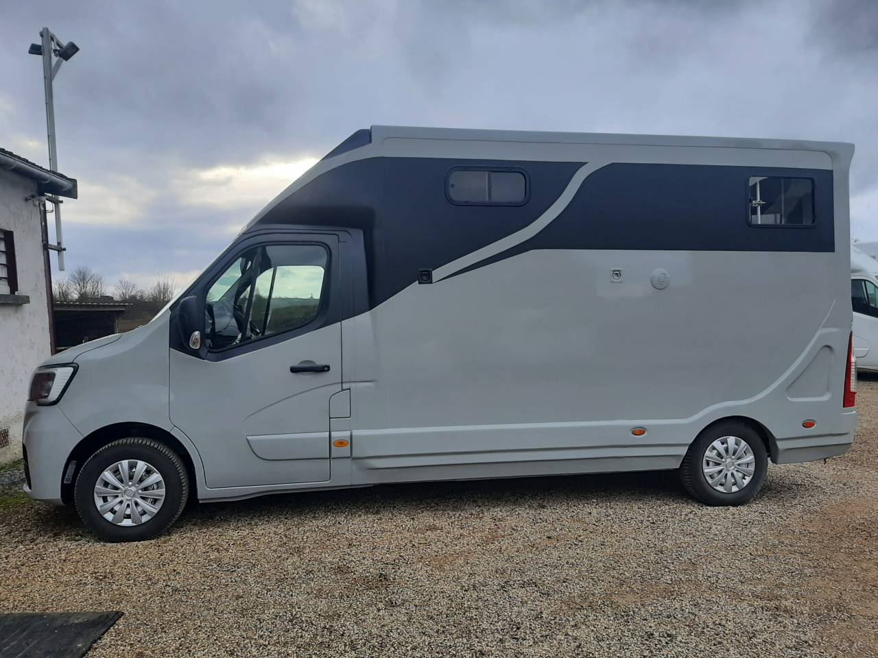 Kleine paardenvrachtwagen (B rijbewijs) Renault Master 2020 Tweedehands