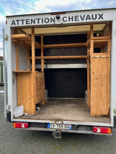 Kleine paardenvrachtwagen (B rijbewijs) Renault Master  2018 Tweedehands
