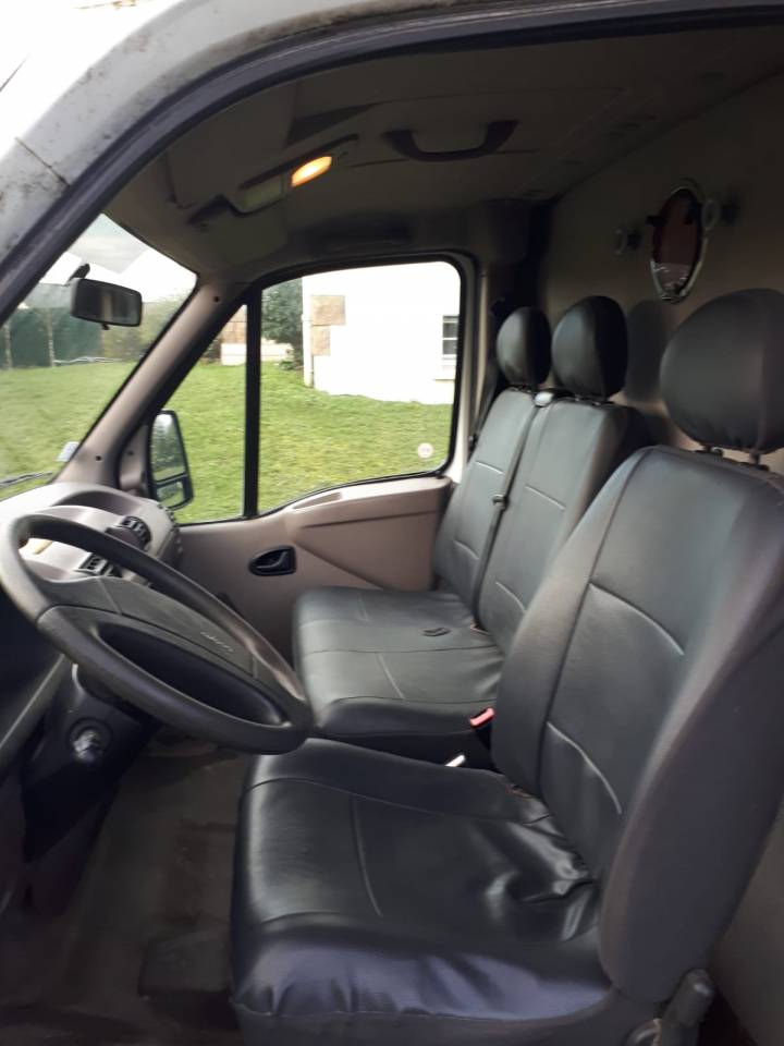 Kleine paardenvrachtwagen (B rijbewijs) Renault Master 2000 Tweedehands