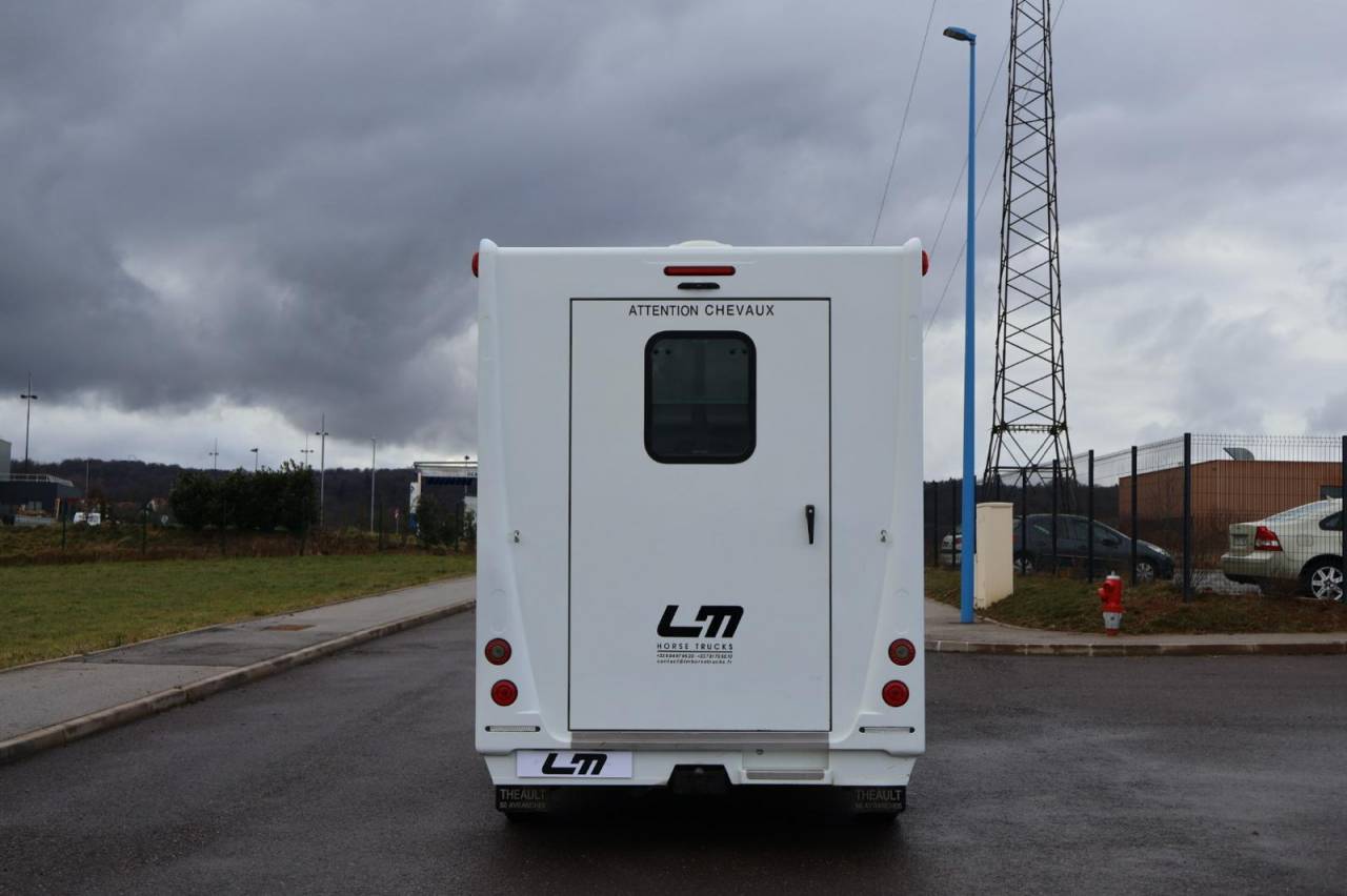 Kleine paardenvrachtwagen (B rijbewijs) Theault THEAULT PROTEO 3.0 180CH 2015 Tweedehands