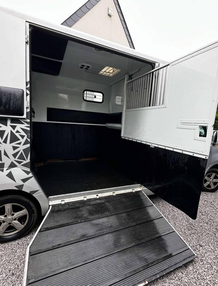 Kleine paardenvrachtwagen (B rijbewijs) Renault Renault Master  2011 Tweedehands