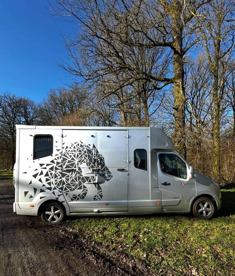 Kleine paardenvrachtwagen (B rijbewijs) Renault Renault Master  2011 Tweedehands