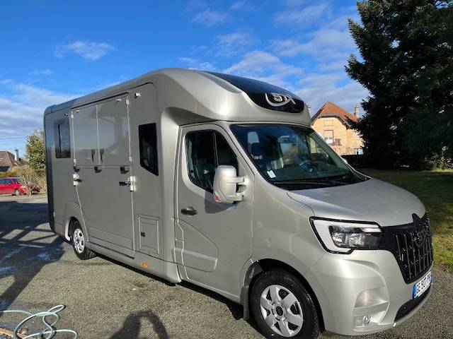 Kleine paardenvrachtwagen (B rijbewijs) STX Master 2022 2022 Tweedehands