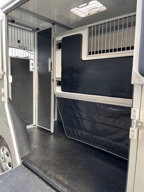 Kleine paardenvrachtwagen (B rijbewijs) STX Master 2022 2022 Tweedehands