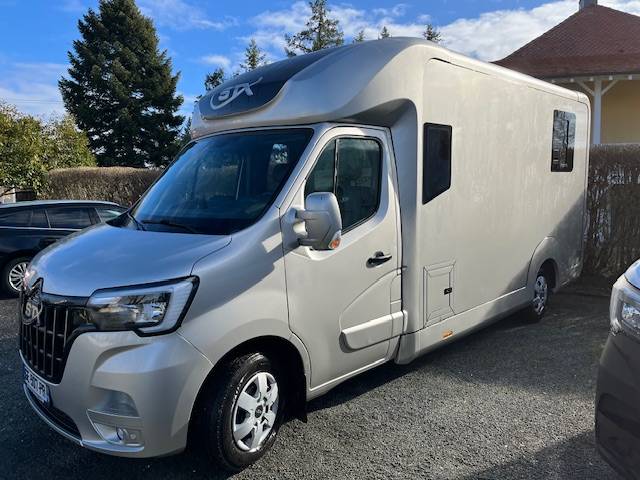 Kleine paardenvrachtwagen (B rijbewijs) STX Master 2022 2022 Tweedehands