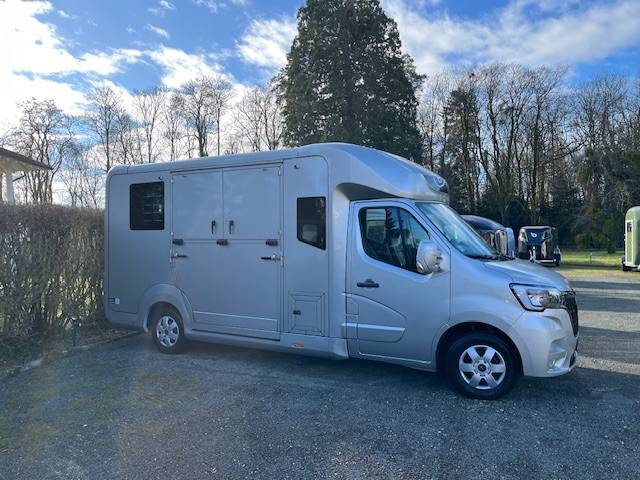 Kleine paardenvrachtwagen (B rijbewijs) STX Master 2022 2022 Tweedehands