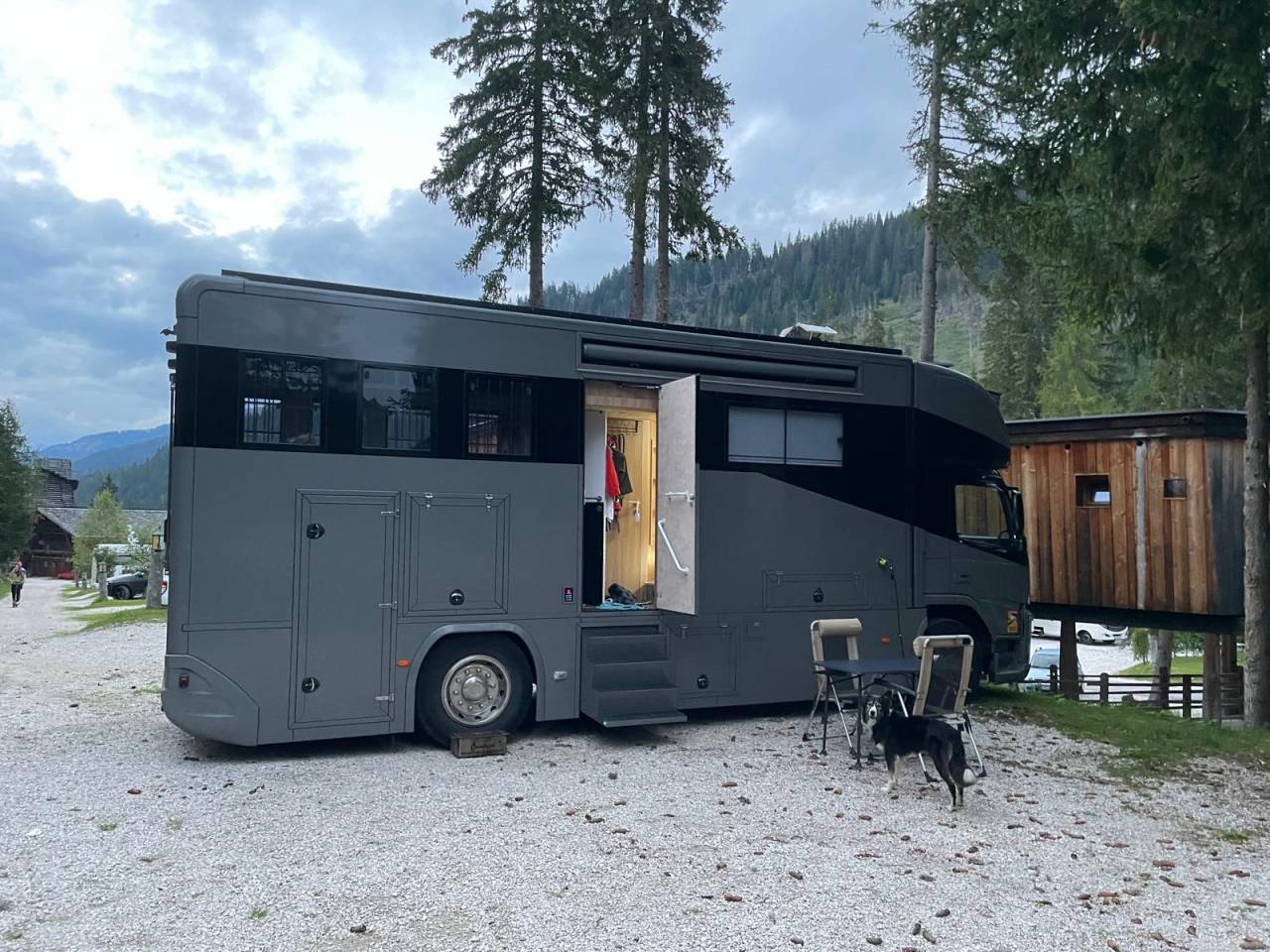 Paardenvrachtwagen 4 paarden, mobilehome met pop out!!!