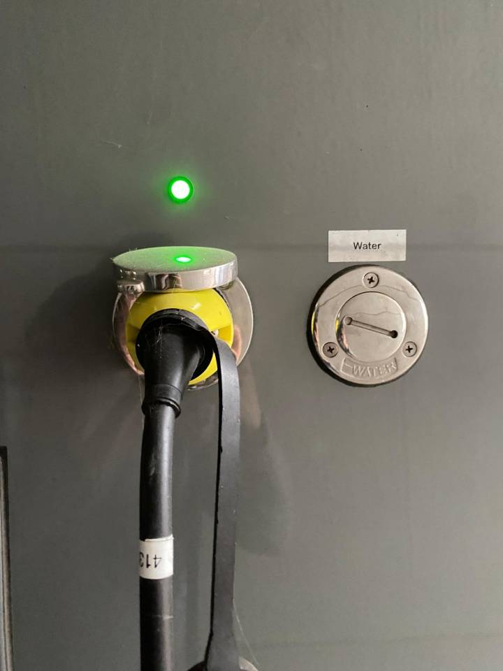 Paardenvrachtwagen 4 paarden, mobilehome met pop out!!!