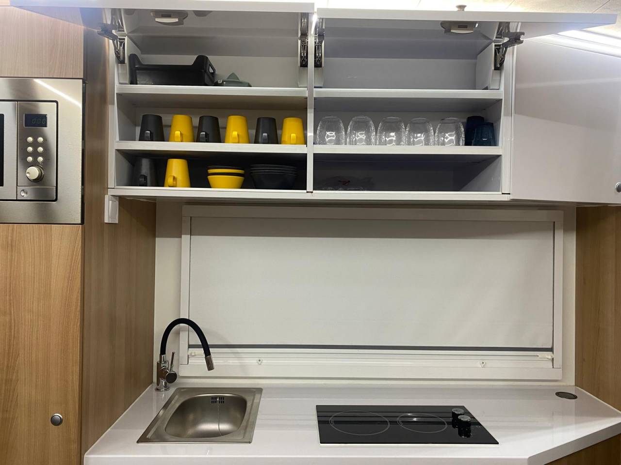 Paardenvrachtwagen 4 paarden, mobilehome met pop out!!!