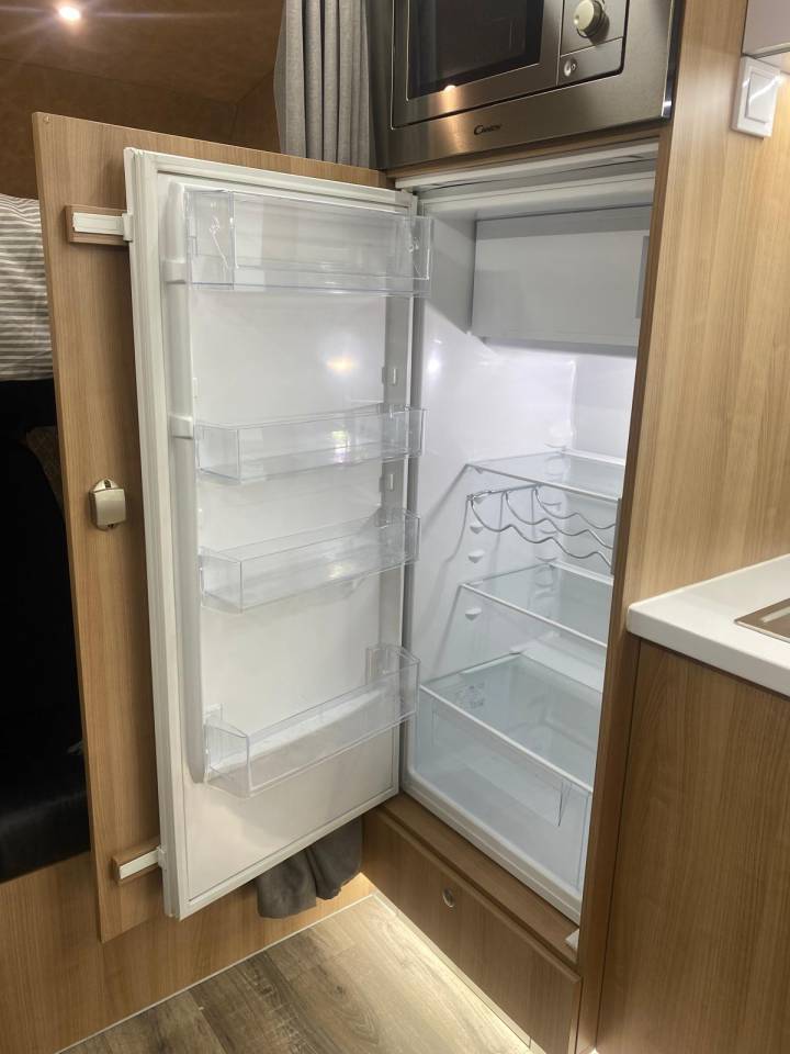 Paardenvrachtwagen 4 paarden, mobilehome met pop out!!!