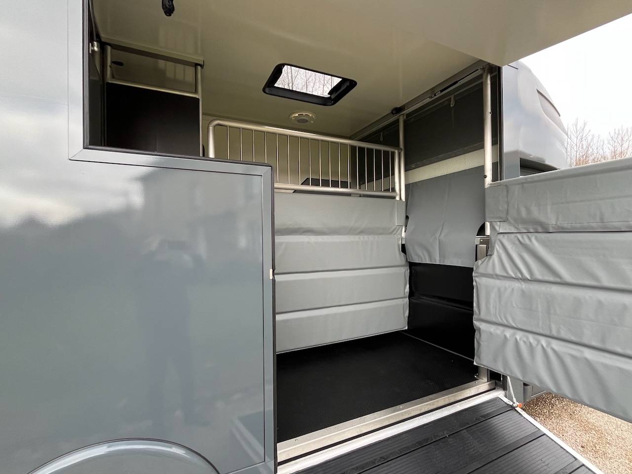 Kleine paardenvrachtwagen (B rijbewijs) Renault RENAULT 0 Nieuw