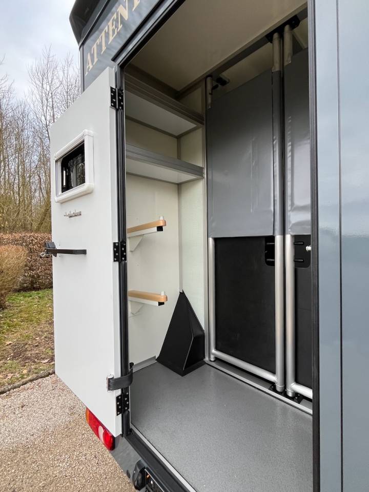 Kleine paardenvrachtwagen (B rijbewijs) Renault RENAULT 0 Nieuw