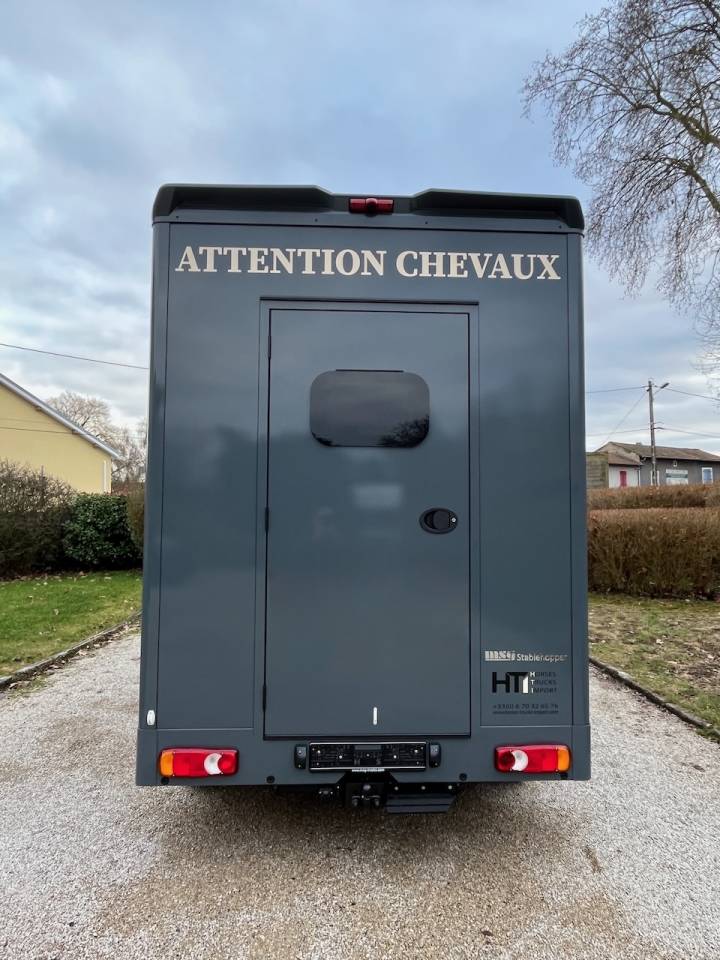 Kleine paardenvrachtwagen (B rijbewijs) Renault RENAULT 0 Nieuw