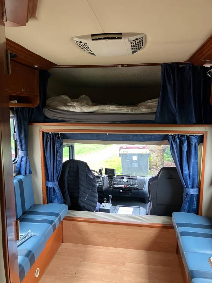 Zware paardenvrachtwagen (groot rijbewijs) Mercedes AK 2004 Tweedehands