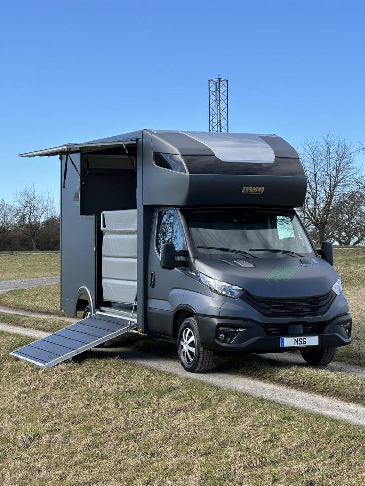 Kleine paardenvrachtwagen (B rijbewijs) Iveco IVECO 0 Nieuw