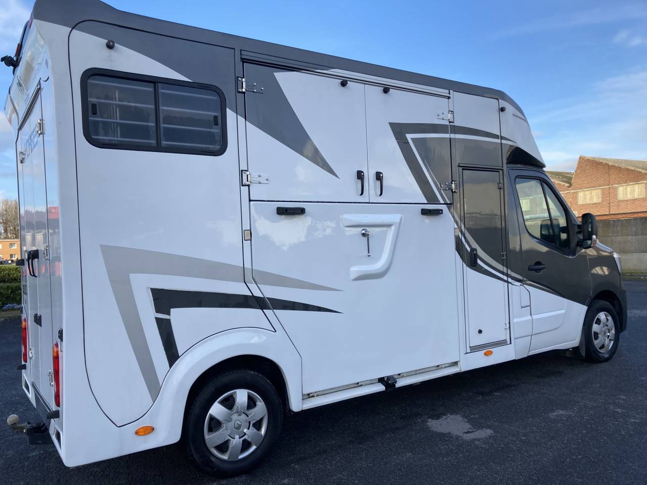 Kleine paardenvrachtwagen (B rijbewijs) Ameline Master 3  2021 Tweedehands