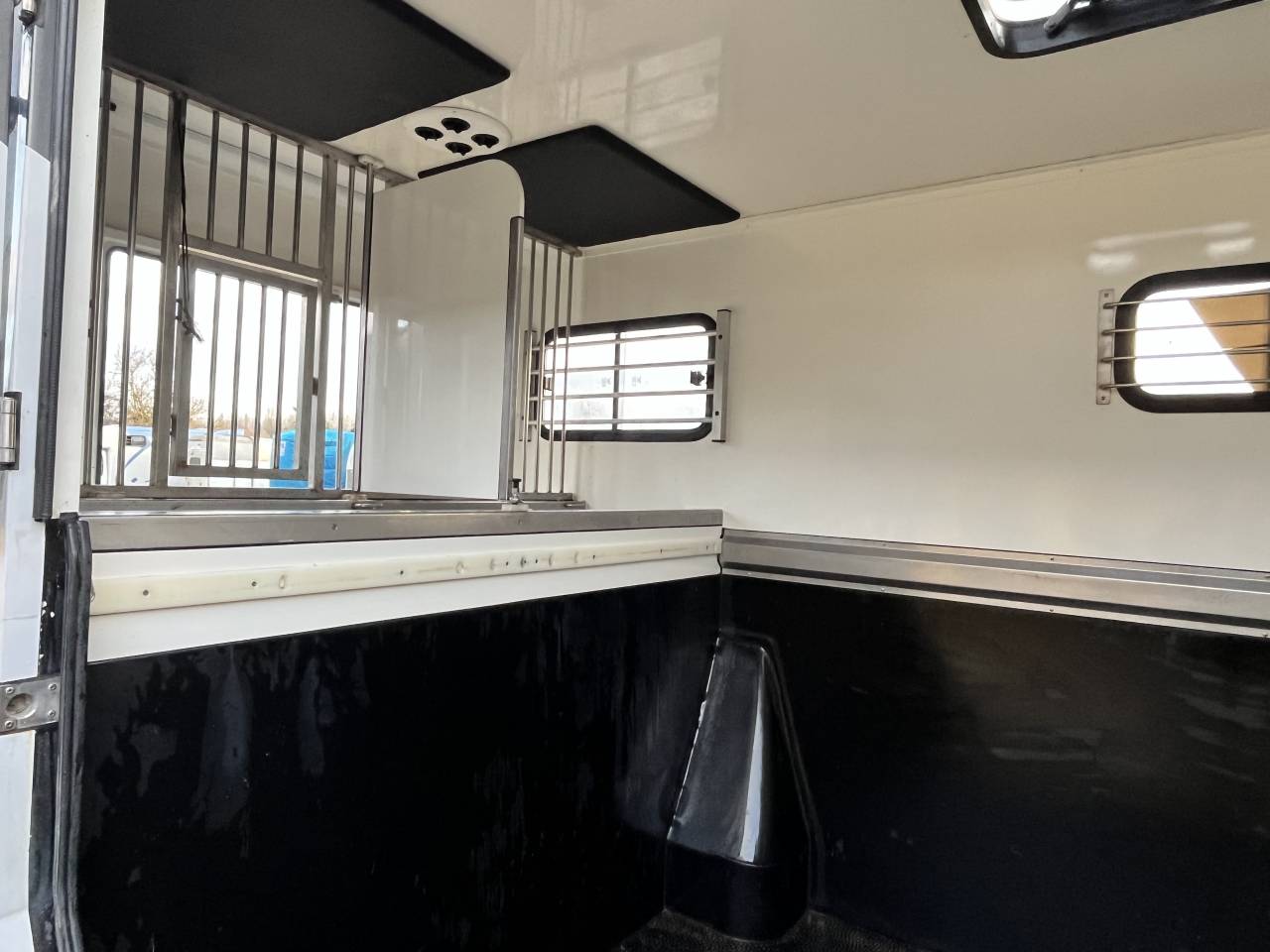 Kleine paardenvrachtwagen (B rijbewijs) Ameline Master 3  2021 Tweedehands