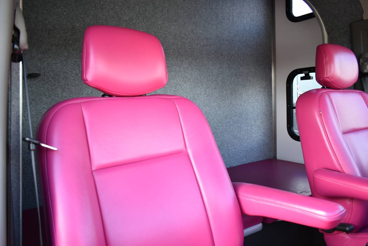 Kleine paardenvrachtwagen (B rijbewijs) Laissac bedrijfsauto's Master 2021 Tweedehands