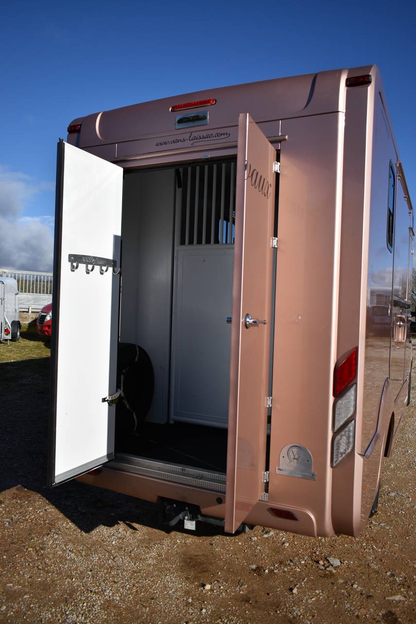 Kleine paardenvrachtwagen (B rijbewijs) Laissac bedrijfsauto's Master 2021 Tweedehands