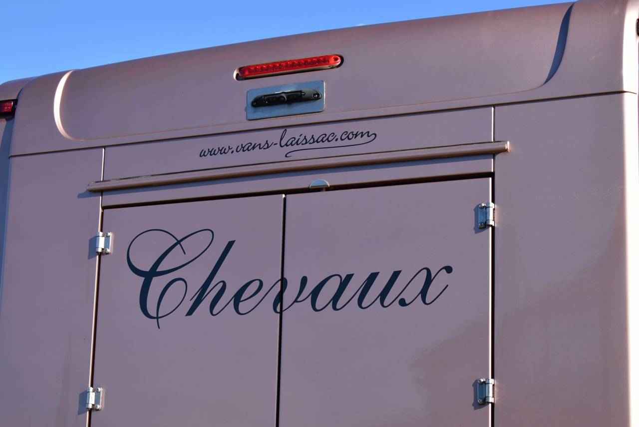 Kleine paardenvrachtwagen (B rijbewijs) Laissac bedrijfsauto's Master 2021 Tweedehands