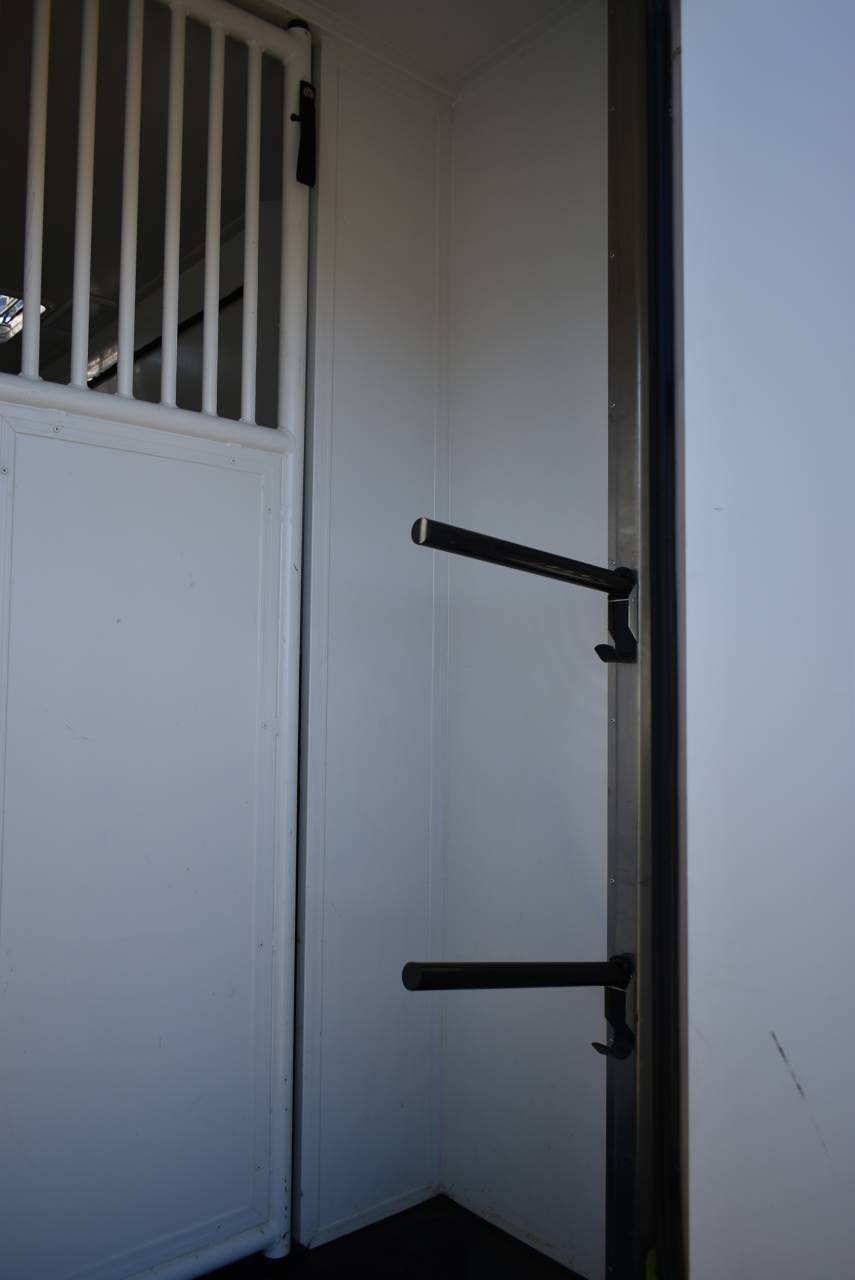 Kleine paardenvrachtwagen (B rijbewijs) Laissac bedrijfsauto's Master 2021 Tweedehands