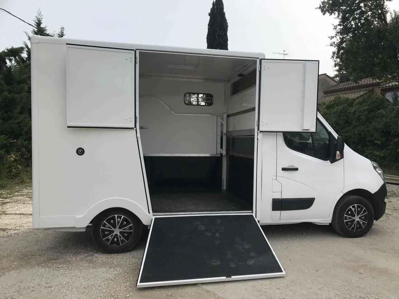 Kleine paardenvrachtwagen (B rijbewijs) Renault Master 2017 Tweedehands