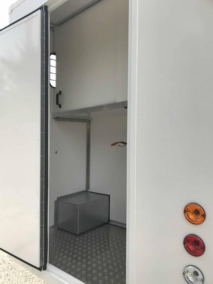 Kleine paardenvrachtwagen (B rijbewijs) Renault Master 2017 Tweedehands