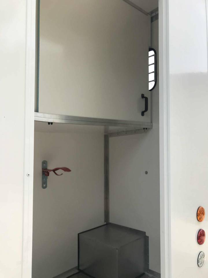 Kleine paardenvrachtwagen (B rijbewijs) Renault Master 2017 Tweedehands