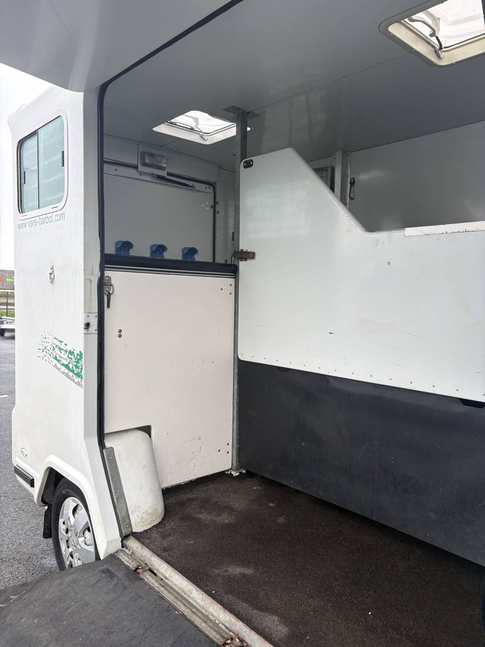 Kleine paardenvrachtwagen (B rijbewijs) Barbot BARBOT 2007 Tweedehands