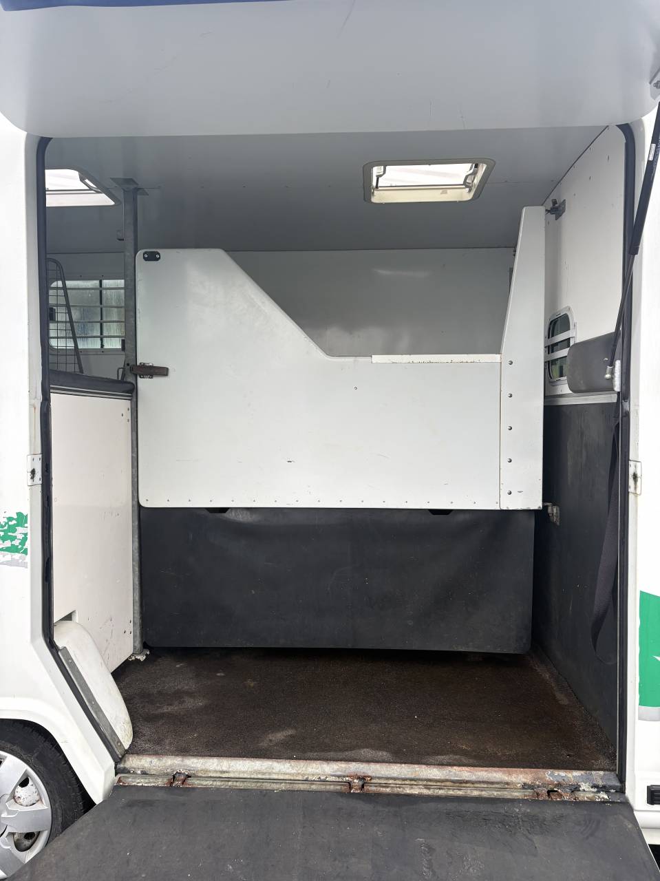 Kleine paardenvrachtwagen (B rijbewijs) Barbot BARBOT 2007 Tweedehands