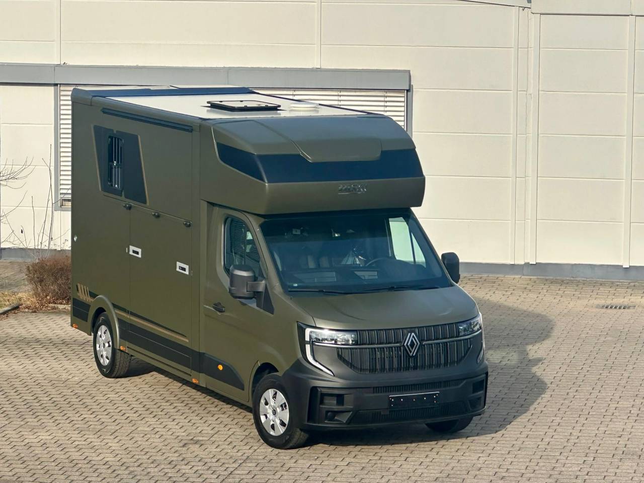 Kleine paardenvrachtwagen (B rijbewijs) Renault RENAULT 0 Nieuw