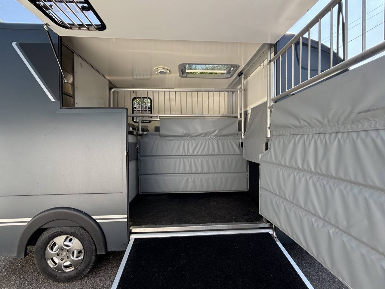 Kleine paardenvrachtwagen (B rijbewijs) Peugeot MSG Peugeot Boxer 2020 Tweedehands