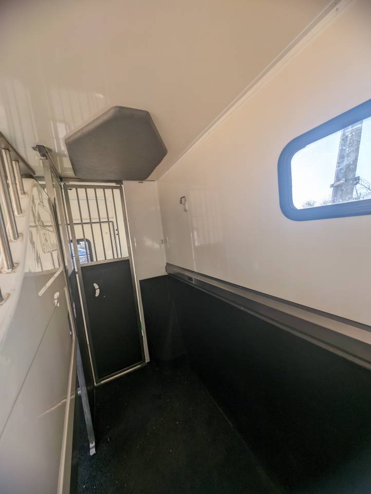 Kleine paardenvrachtwagen (B rijbewijs) Ameline HARAS 3 PLACES RENAULT MASTER 2016 Tweedehands