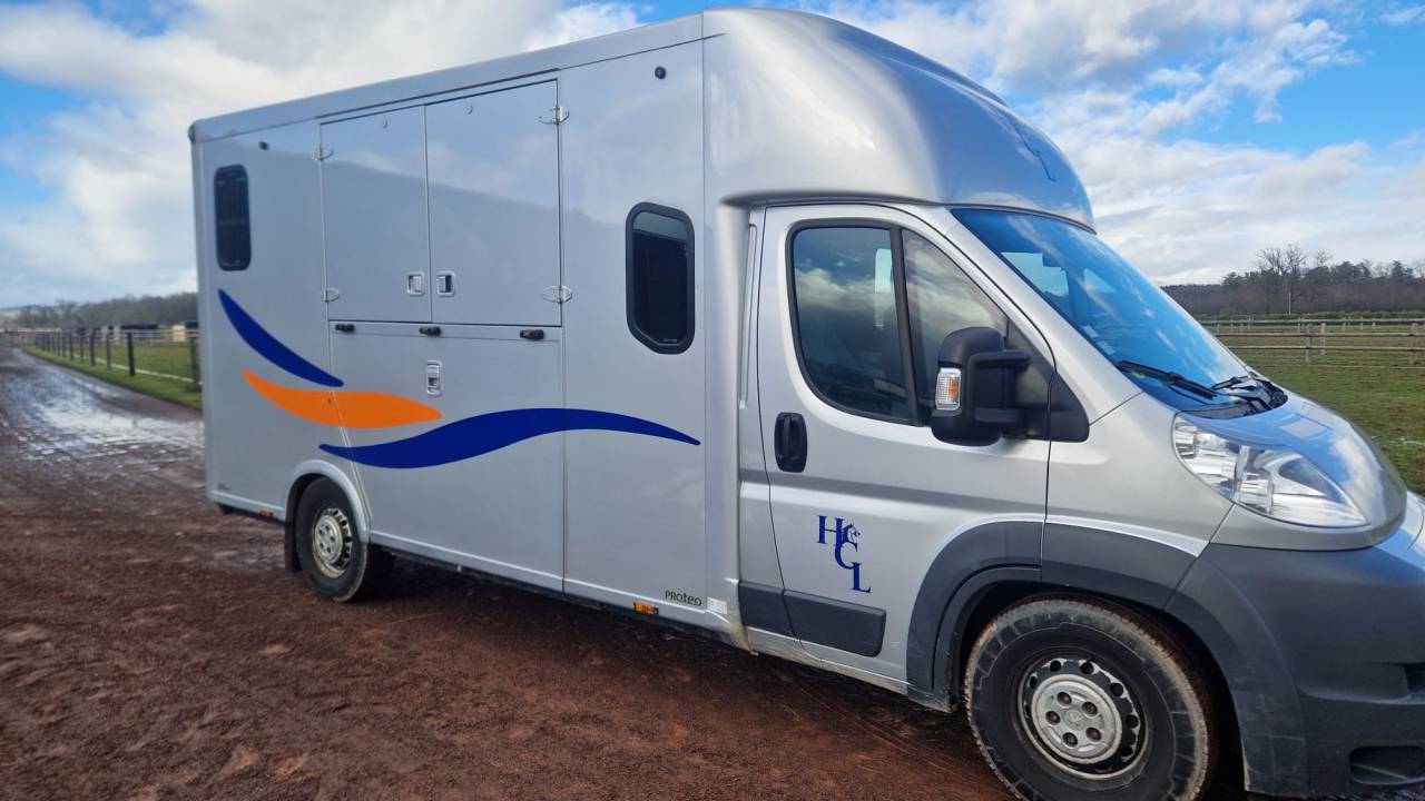Kleine paardenvrachtwagen (B rijbewijs) Theault peugeot  master 2013 Tweedehands