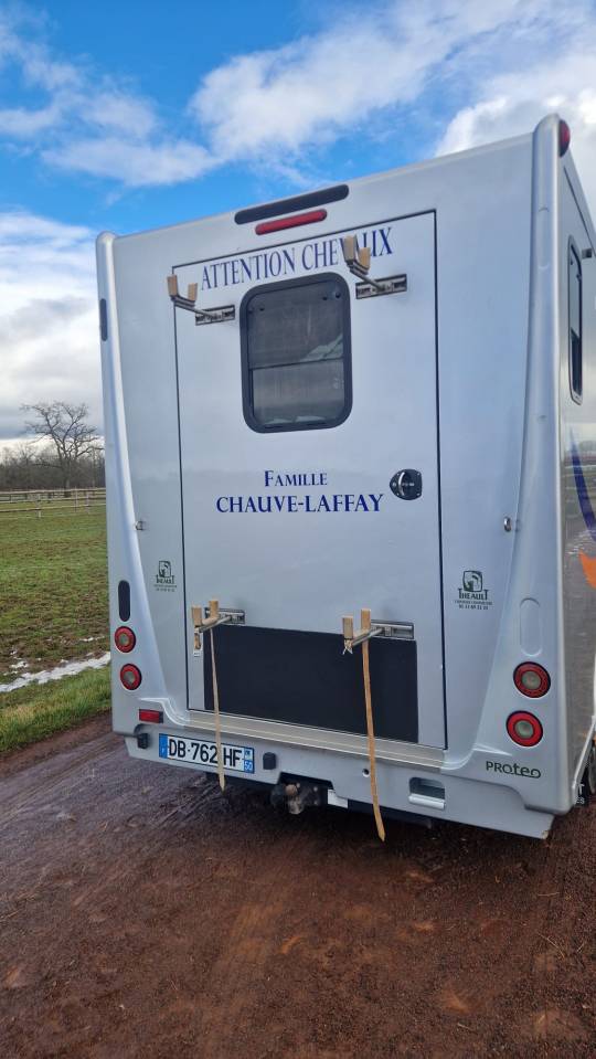 Kleine paardenvrachtwagen (B rijbewijs) Theault peugeot  master 2013 Tweedehands