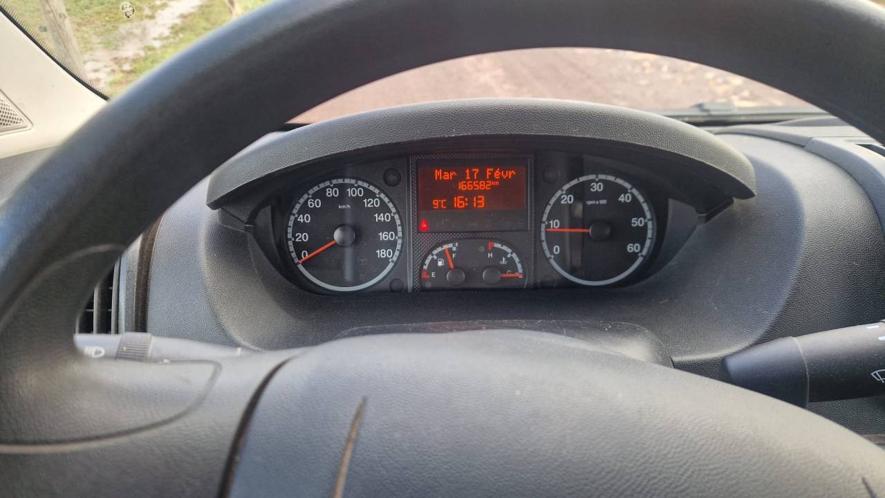 Kleine paardenvrachtwagen (B rijbewijs) Theault peugeot  master 2013 Tweedehands