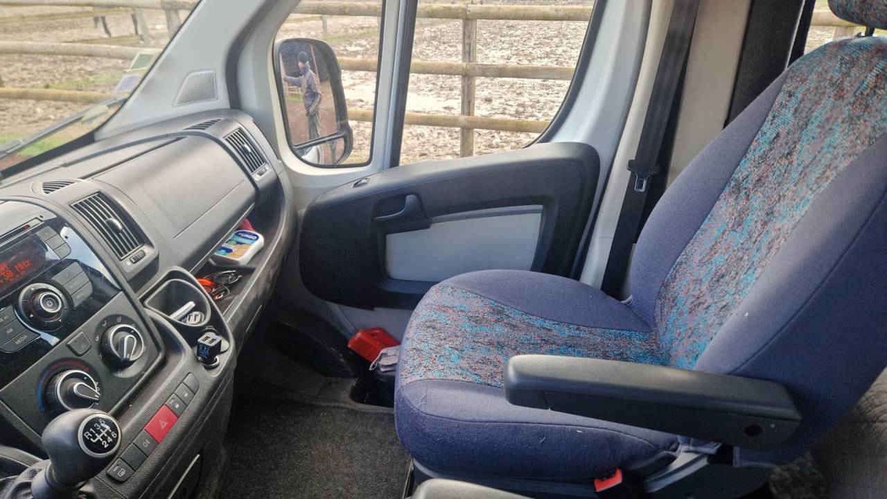 Kleine paardenvrachtwagen (B rijbewijs) Theault peugeot  master 2013 Tweedehands