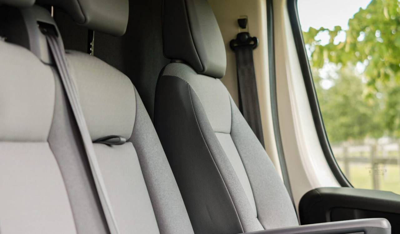 Kleine paardenvrachtwagen (B rijbewijs) AKX Akx stallion 2026 Nieuw