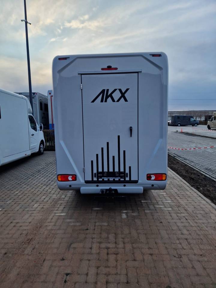 Kleine paardenvrachtwagen (B rijbewijs) AKX Akx stallion 2026 Nieuw