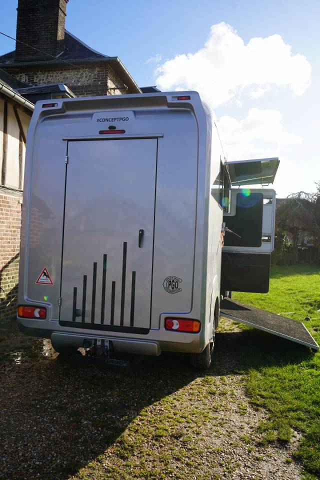 Kleine paardenvrachtwagen (B rijbewijs) Opel STX movano 2024 Tweedehands