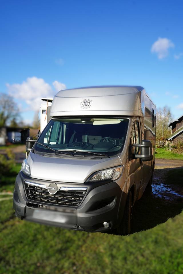 Kleine paardenvrachtwagen (B rijbewijs) Opel STX movano 2024 Tweedehands