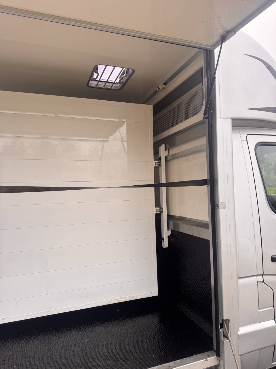 Kleine paardenvrachtwagen (B rijbewijs) Renault Renault Master 2.3 DCI 180 ch grand confort 2023 Tweedehands