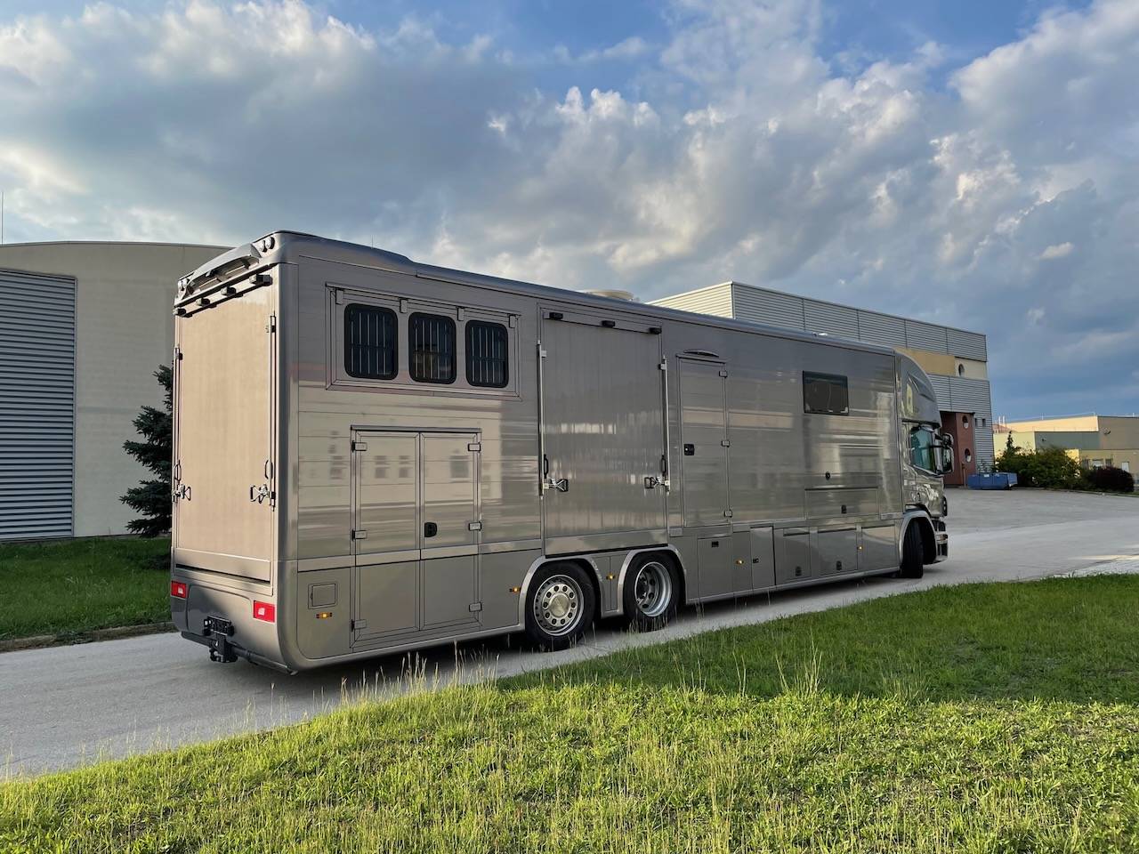 Zware paardenvrachtwagen (groot rijbewijs) Scania SCANIA 0 Tweedehands
