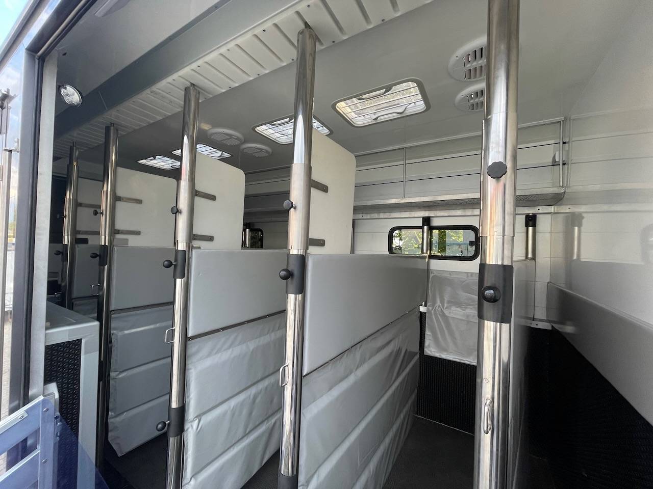 Zware paardenvrachtwagen (groot rijbewijs) Scania SCANIA 0 Tweedehands