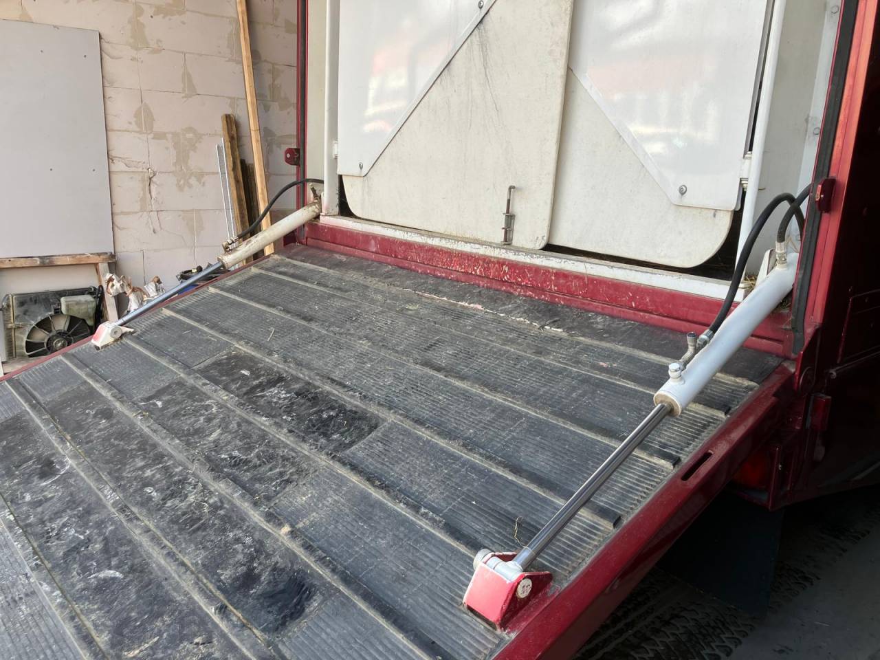 Zware paardenvrachtwagen (groot rijbewijs) Renault M200 1992 Tweedehands