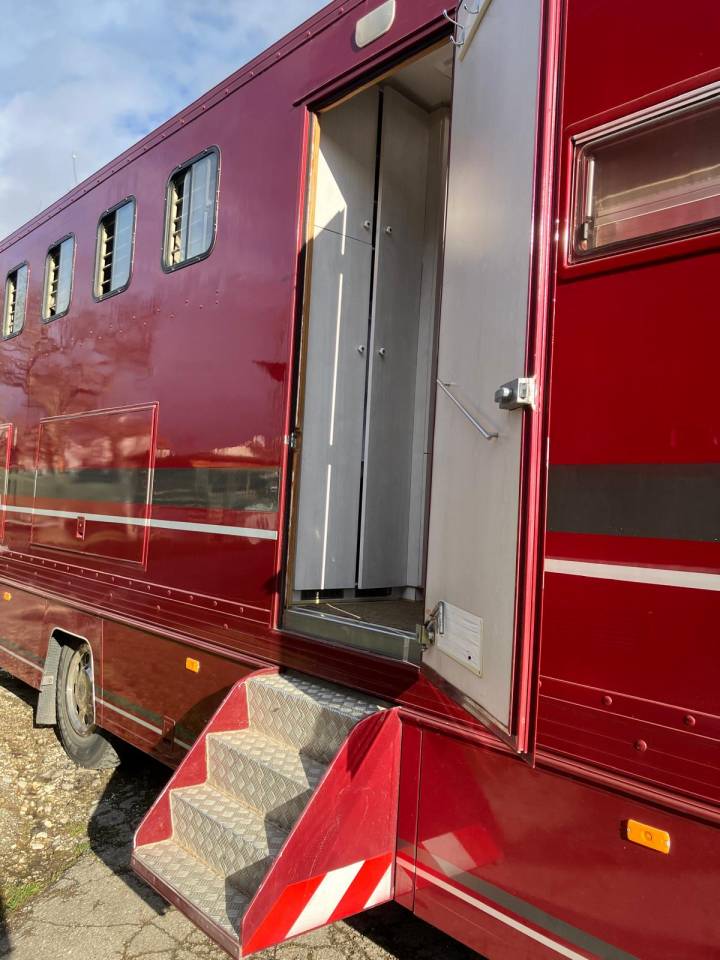 Zware paardenvrachtwagen (groot rijbewijs) Renault M200 1992 Tweedehands